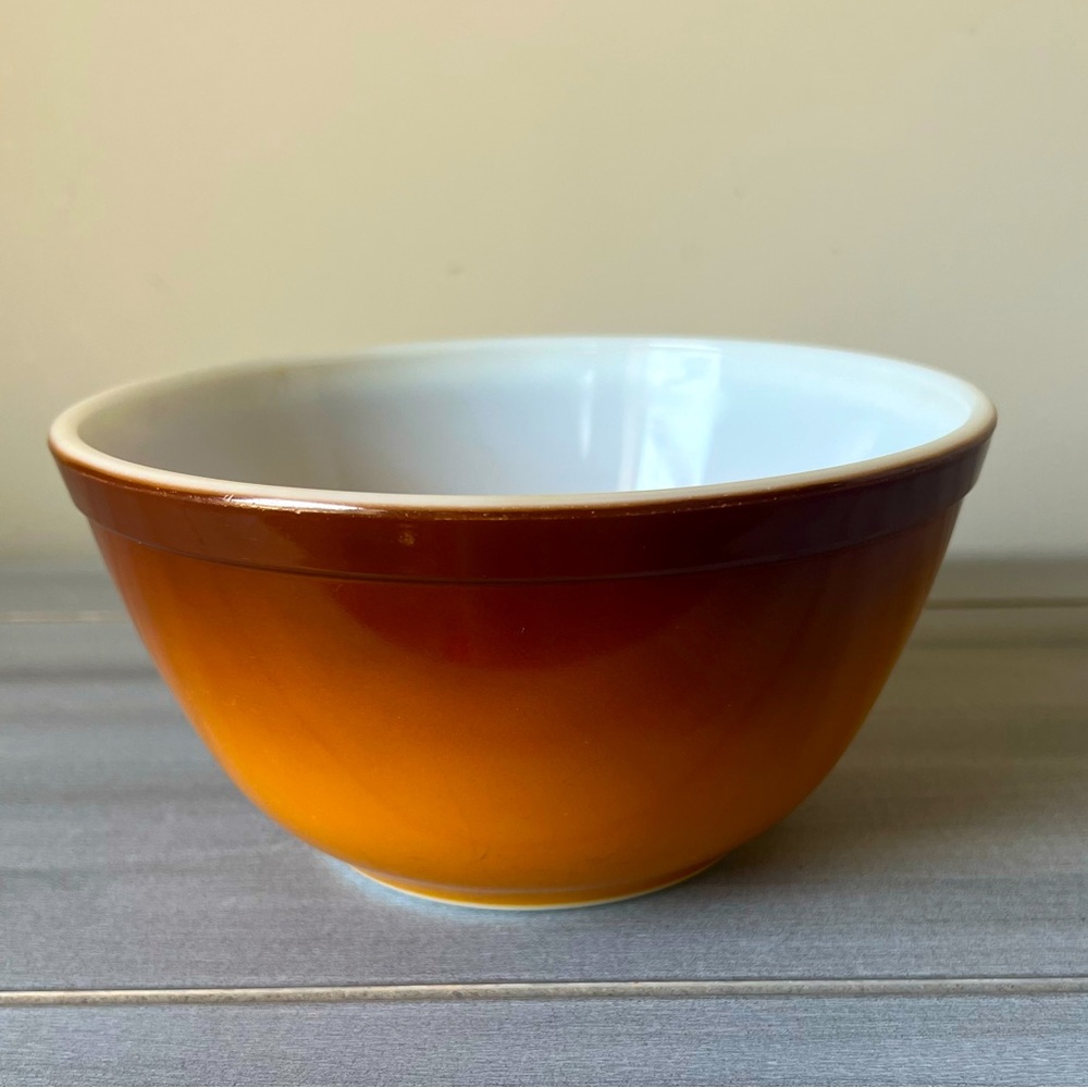 Vintage Two-toned Brown Pyrex Ovenware Mixing Bowl 402 1.5 Qt